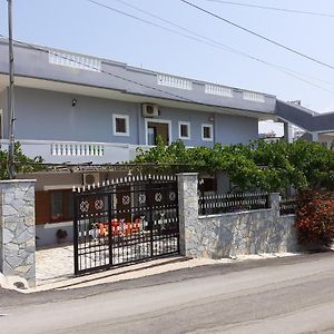 Villa Reshat Caca